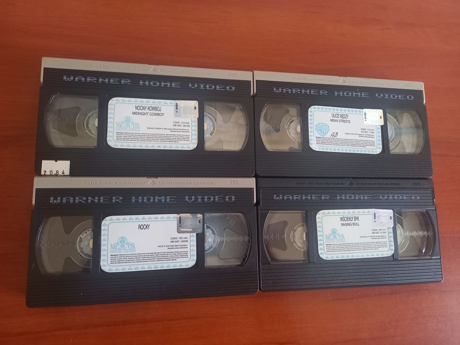 4 kasety VHS z serii Mega Collection w tym Rocky