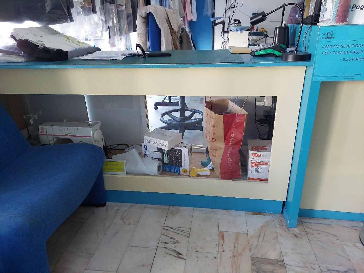 Conjunto de 2 balcões e 1 estante