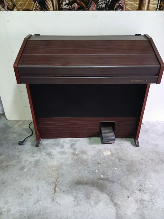 Móvel com órgão /piano MARCA BONTEMPI, antigo em madeira
A funcionar p