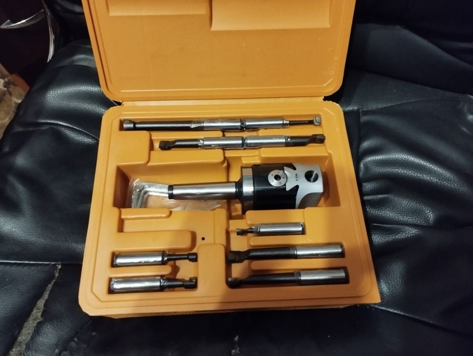 Расточная головка морзе 2 в кейсе из резцами 9шт