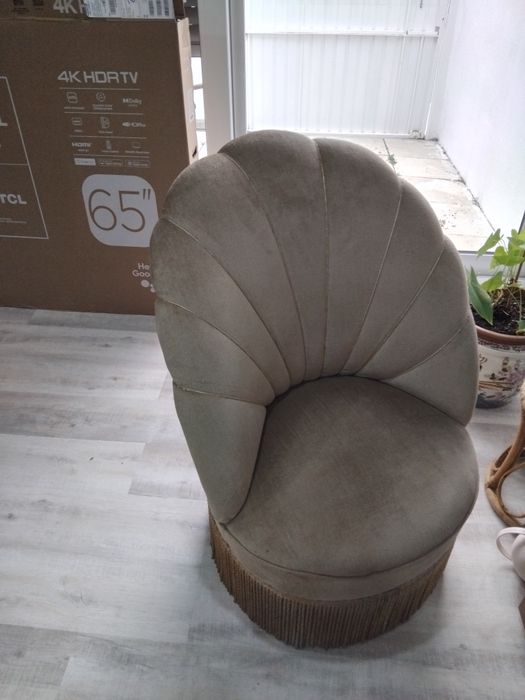 Poitrona beij para  quarto em bom estado