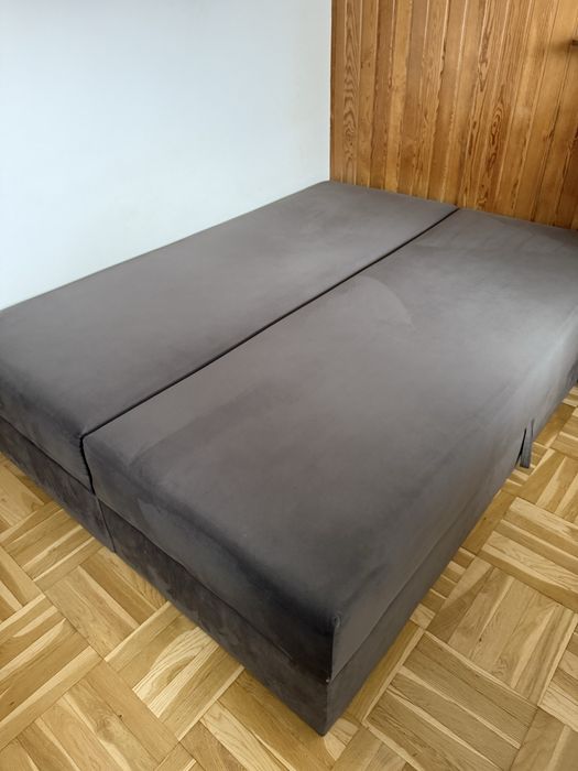 Łóżko bez wezgłowia