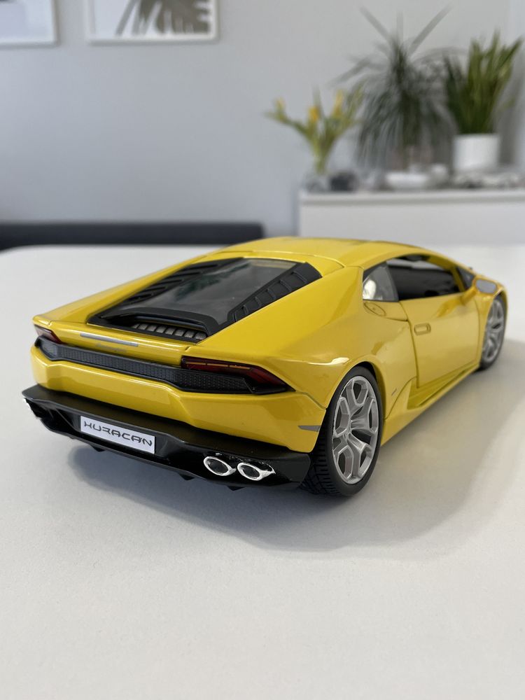 Model Lamborghini Huracan LP 610-4 1/18 Bburago żółte jak Maisto 1:18