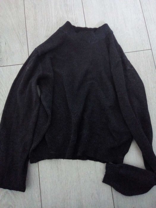 sweterek czarny któtki