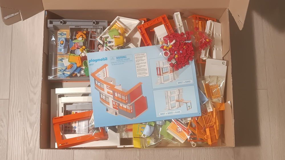 PLAYMOBIL CITY LIFE SZPITAL z wyposażeniem - 6657 stan idealny