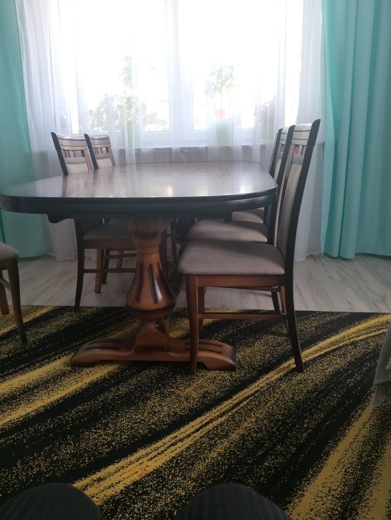 Sprzedam stół i 8 krzeseł