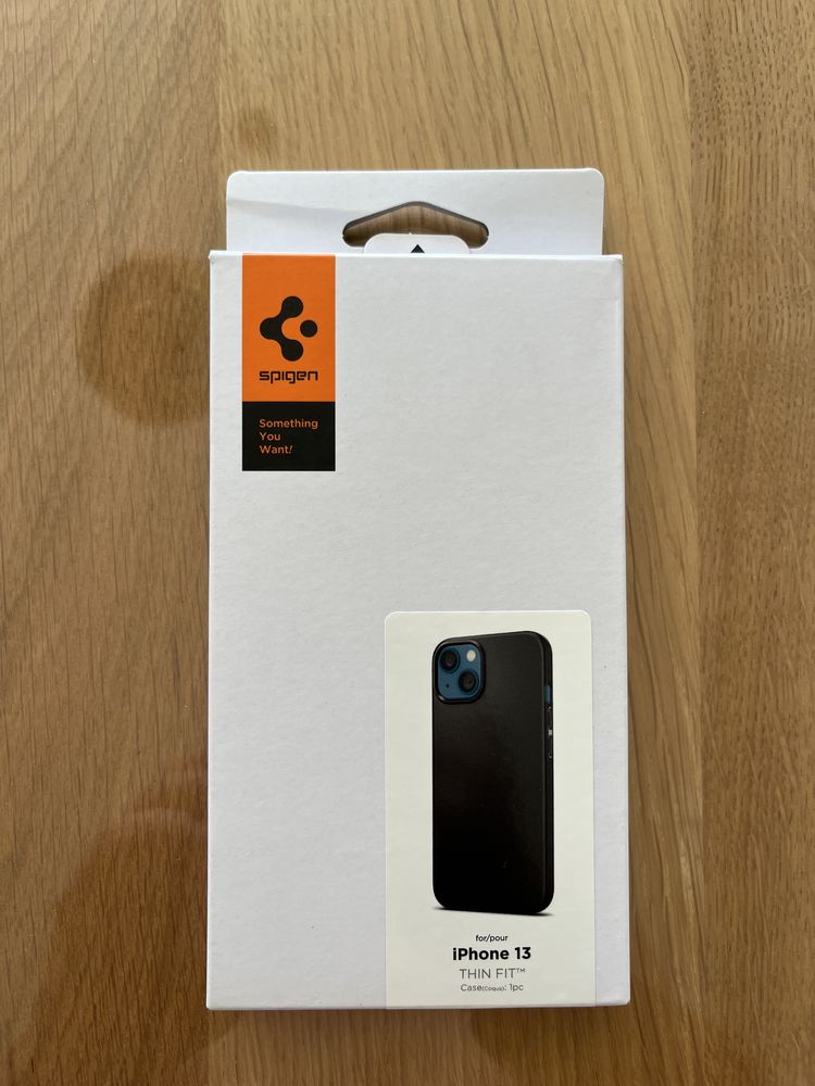 Etui Spigen iphone 13