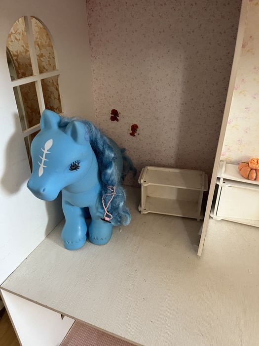 Ляльковий будинок із меблями