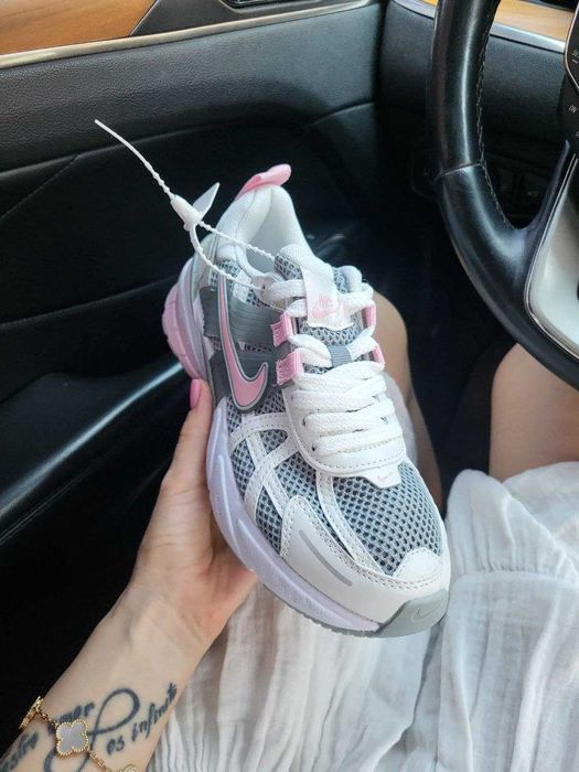 Жіночі кросівки Nike V2K Runtekk білий з сірим рожевим 781 ХІТ