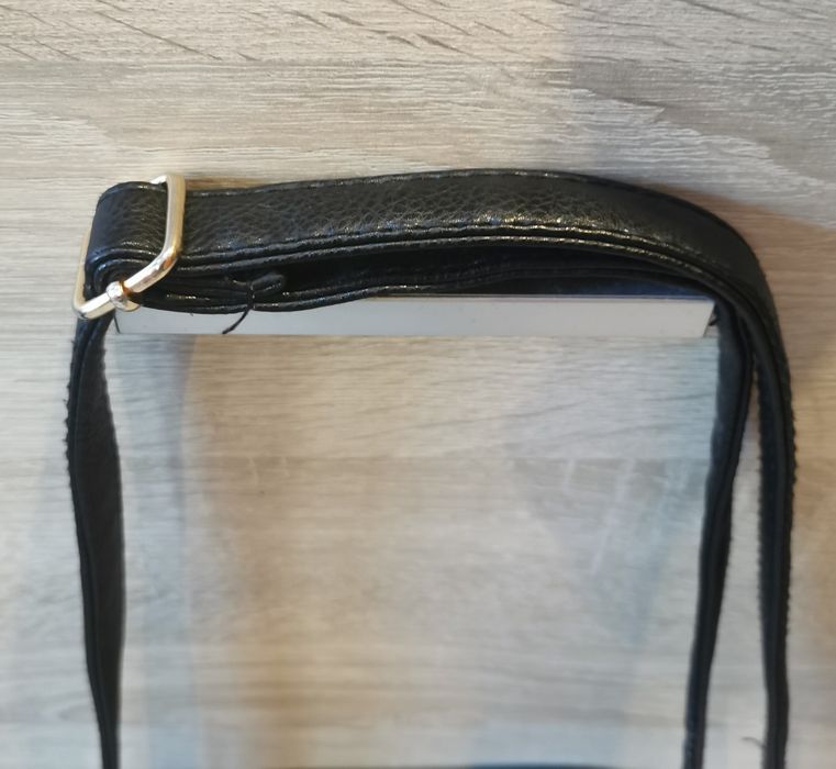 Torebka szanelka listonoszka z frędzlami