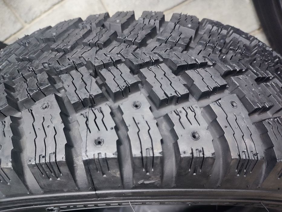 Зимові шини 215/65 R16C COLLIN'S
