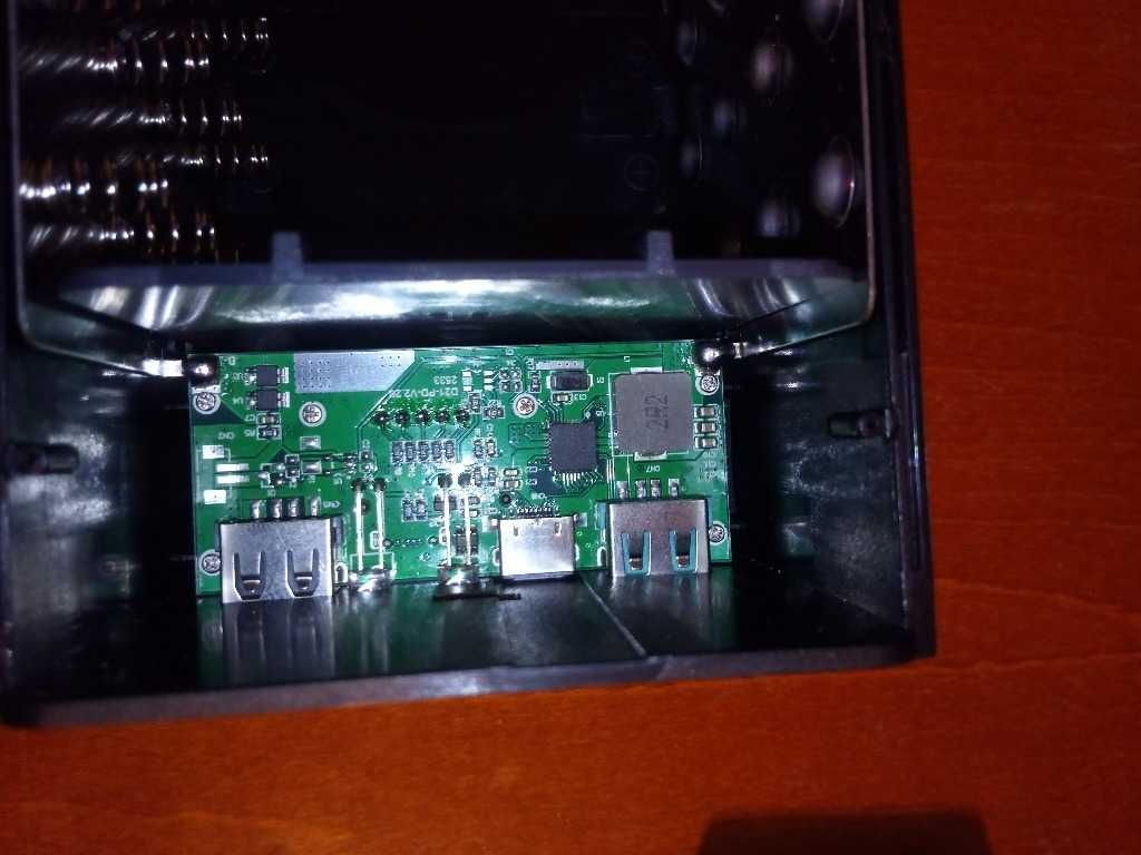 Powerbank PD 60000mah 32 wymienne ogniwa 18650 (ogniwa w zestawie)