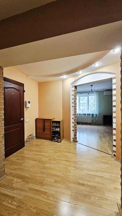 Продам, квартиру на 2 этаже, рядом гараж, ж/м Победа, рядом Сокол.