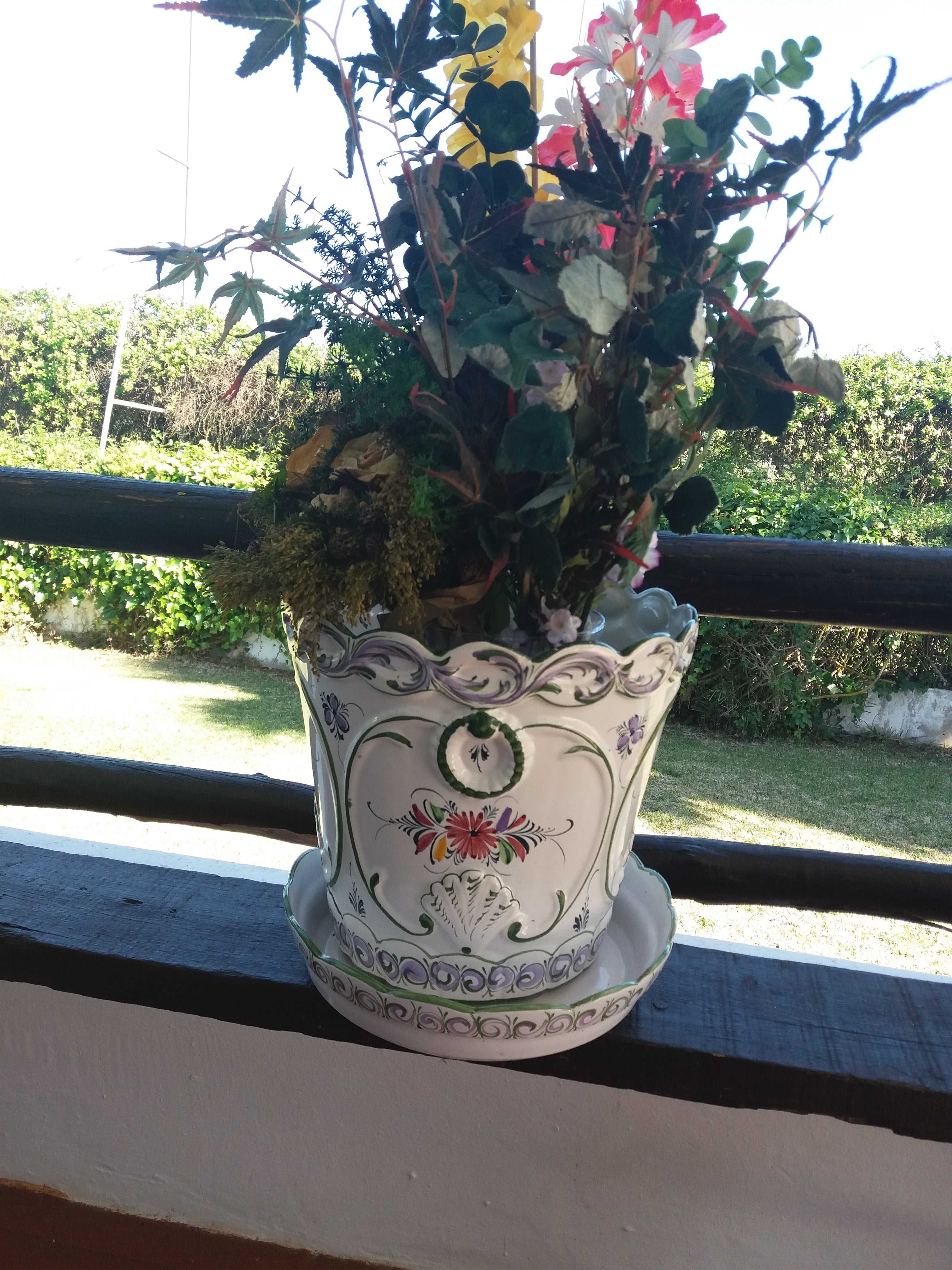 Candeeiros vasos quadros sofá cama c/colchão