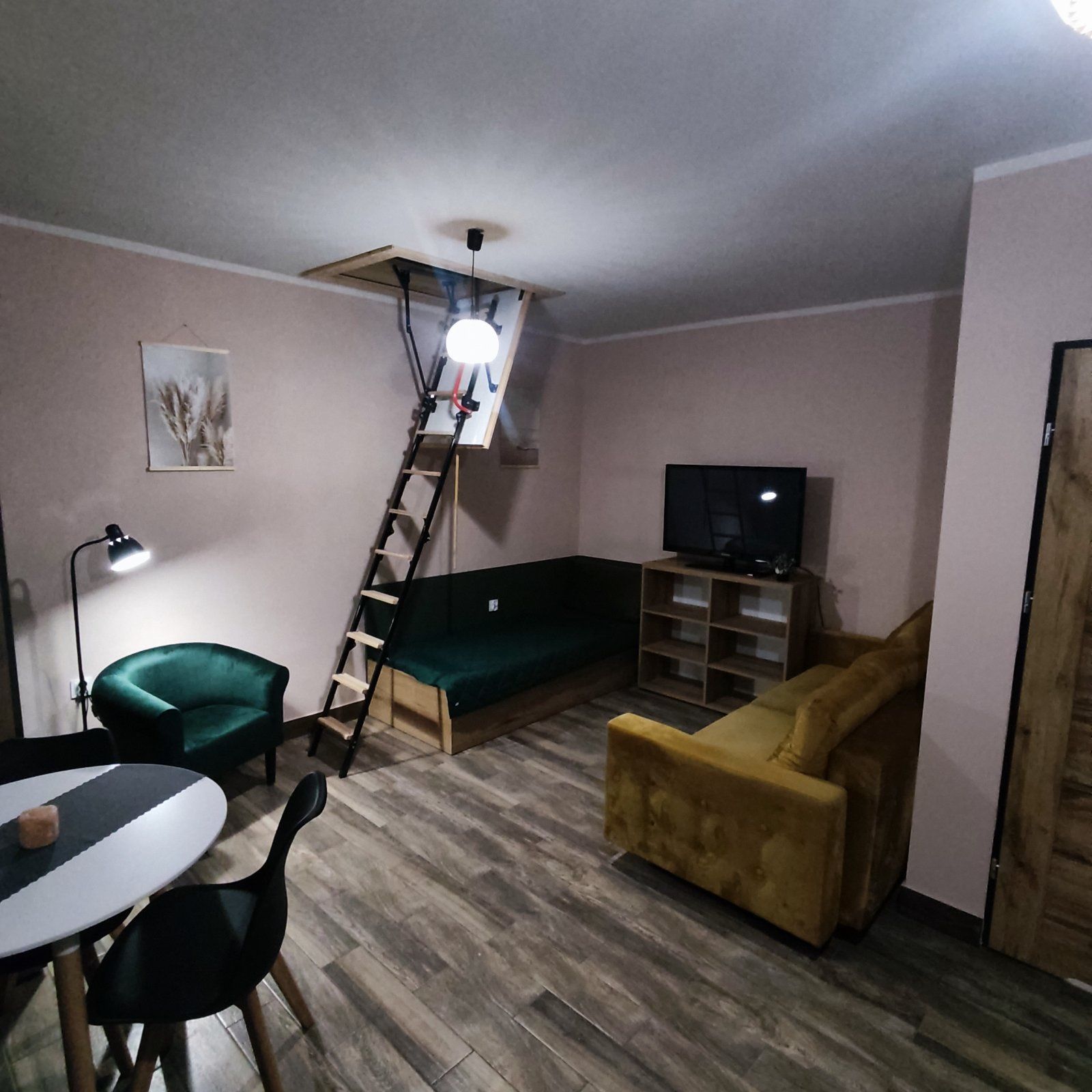 Kwatery pracownicze Hotel Noclegi TANIO Prywatna łazienka. 1-7 osób.