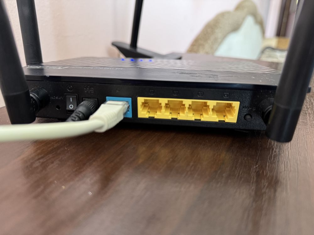Маршрутизатор ASUS RT-AC1200 V2
