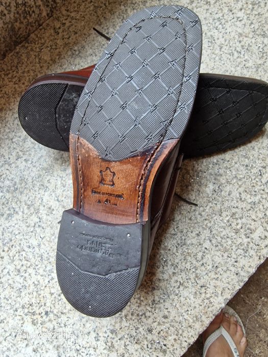 Sapatos de homem de pele genuína muito bons