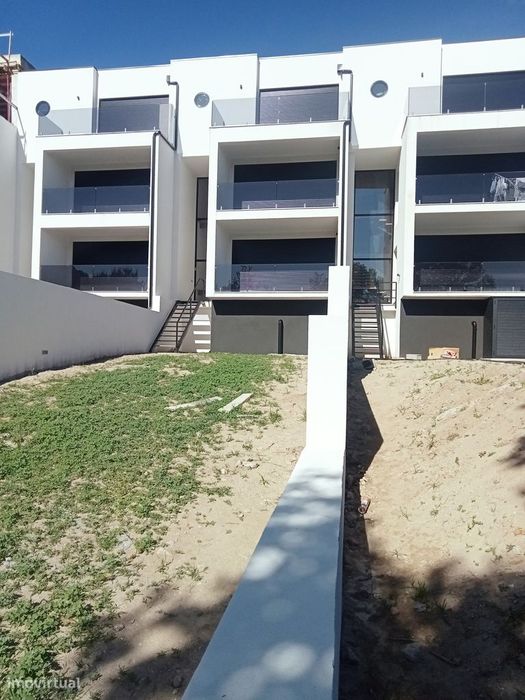 Moradia T3 em Santa Lucrécia - NOVA CONSTRUÇÃO