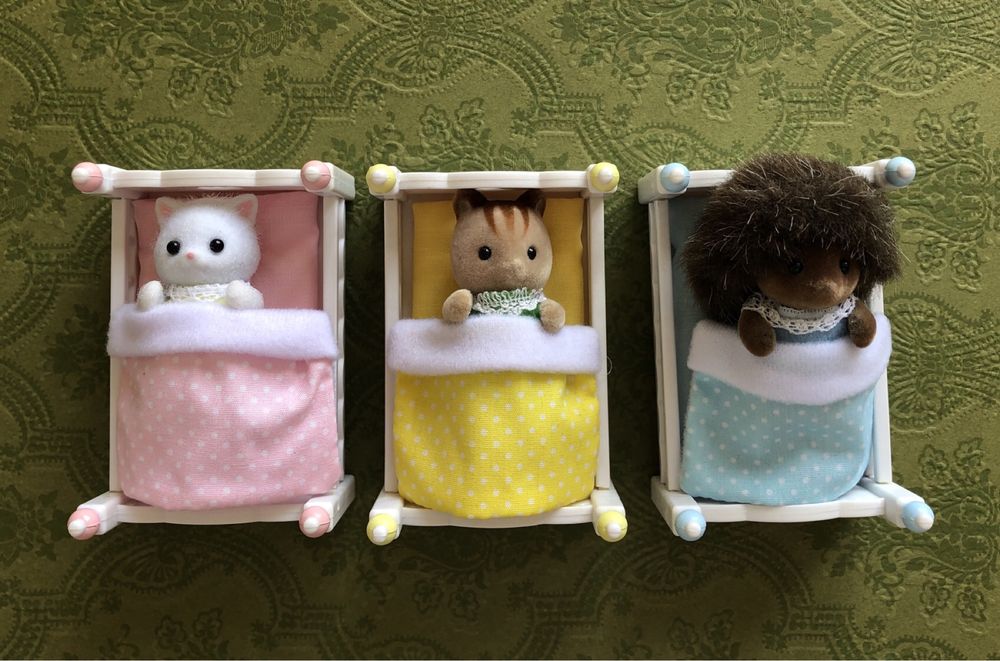 Sylvanian Families Epoch 4448 łóżeczko piętrowe kotek jeż wiewiórka