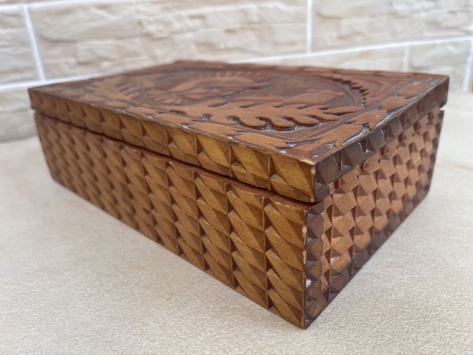 Шкатулка деревянная