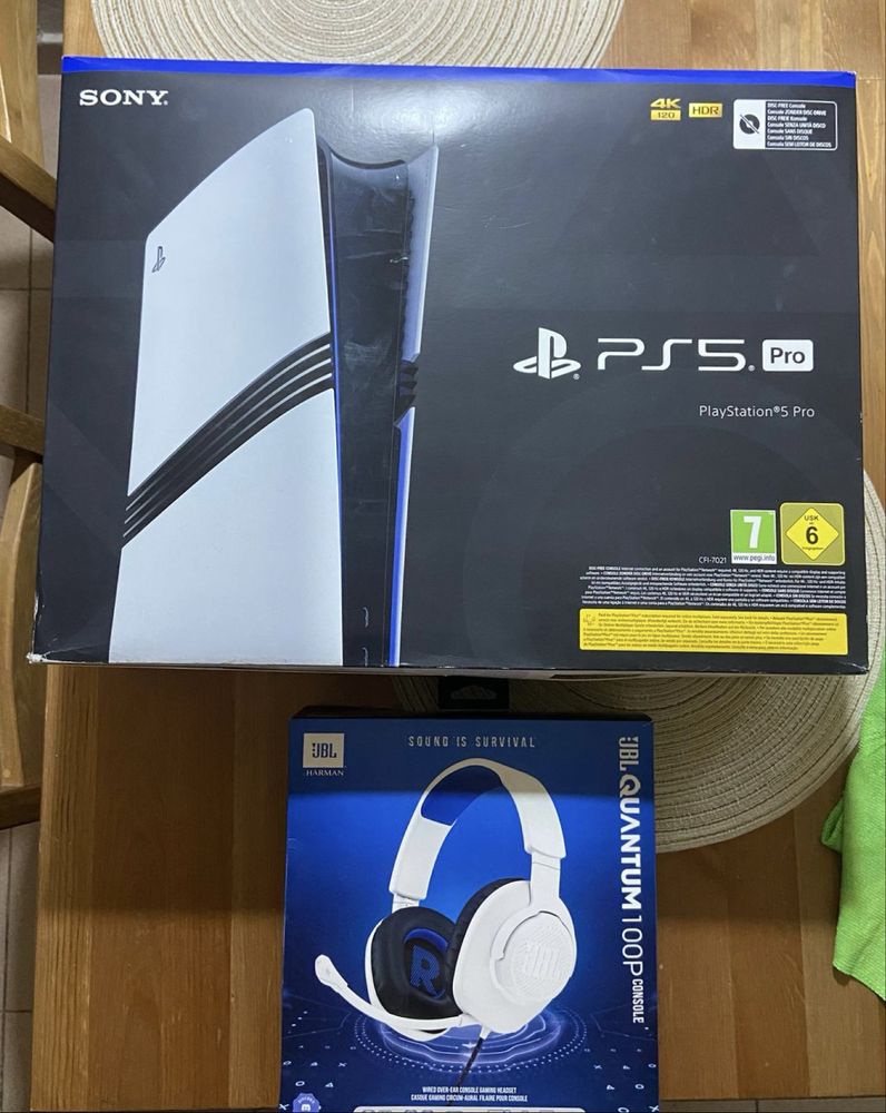 Playstation 5 Pro + Fone JBL