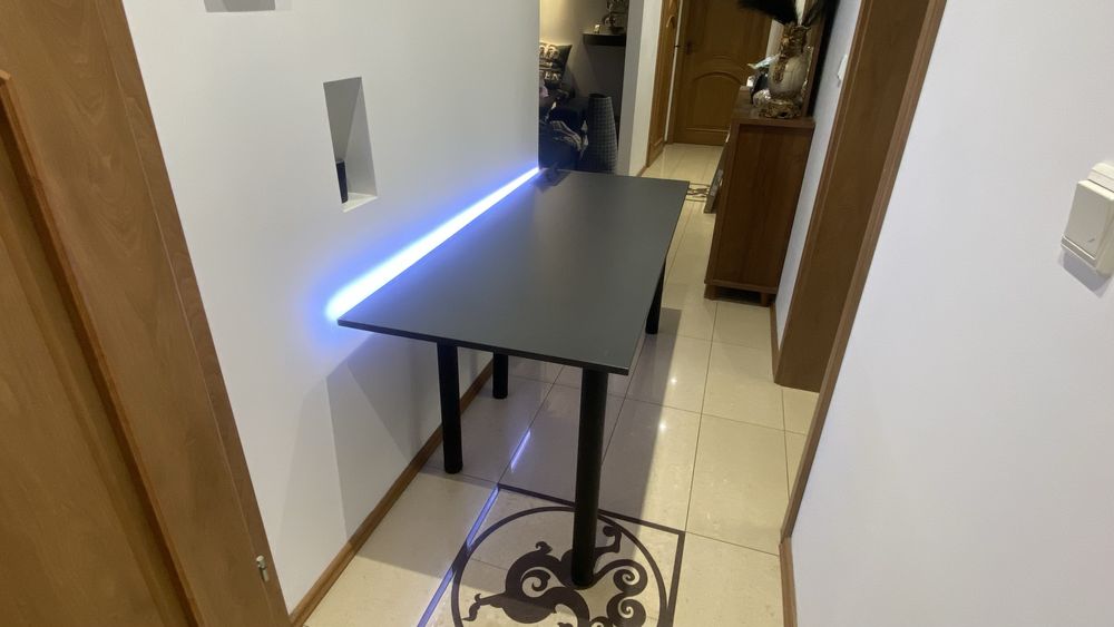 Biurko pod komputer elektryka led