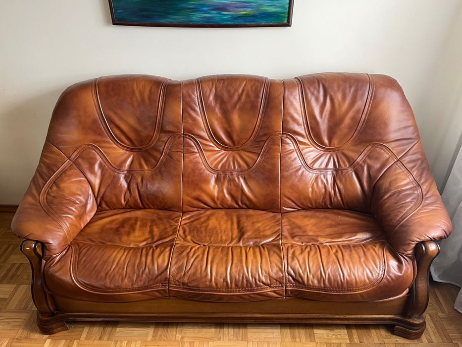 Skórzana sofa trzyosobowa w bardzo dobrym stanie.