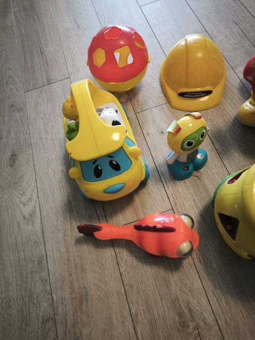 Zabawki PACZKA + jeździk cena za całość