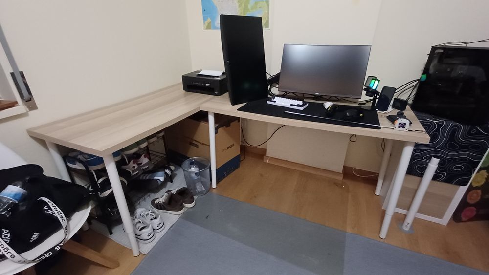 2 Secretária 140 X 60cm com porta cabos