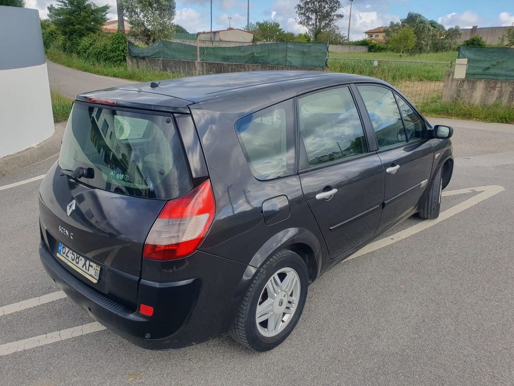 Renault Grand Senic 7 lugares. Distribuição efetuada