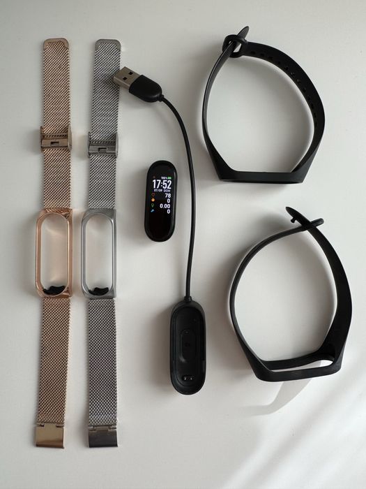 Smartband Xiaomi MI Band 4 com pulseiras e carregador
