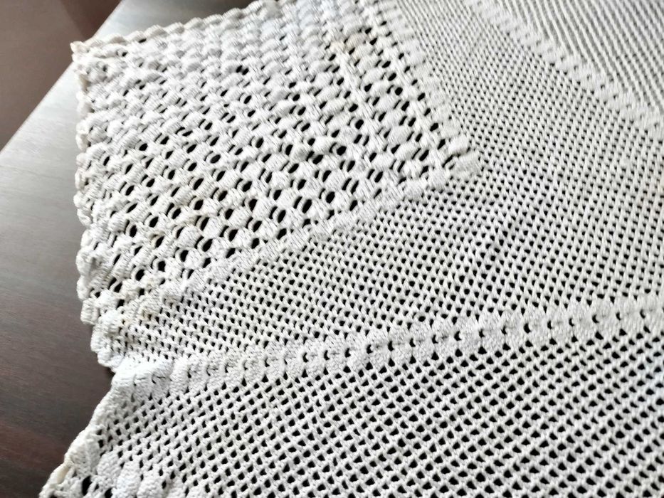 Toalha de mesa redonda em crochê feito a mão