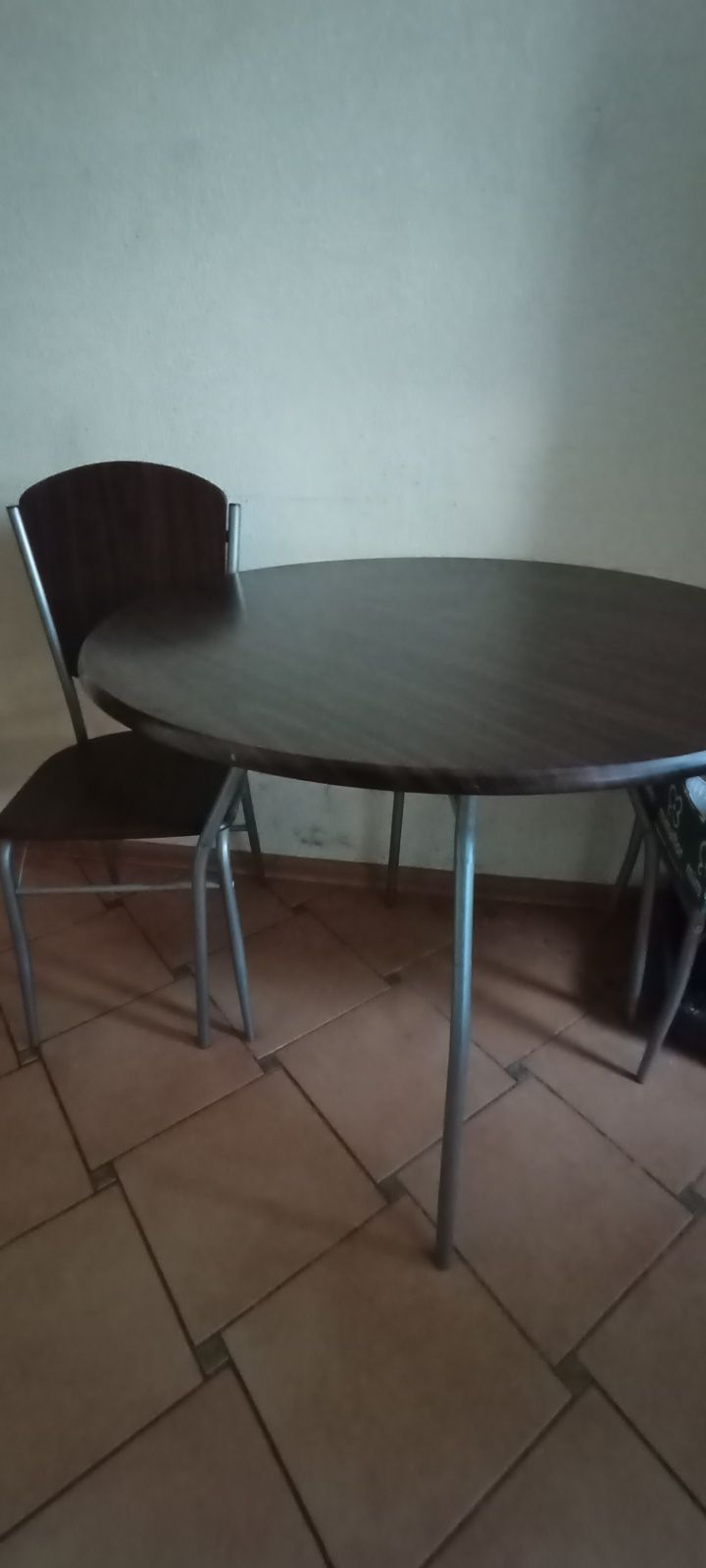 Stolik okrągły z 2  krzesłami -  kuchnia weranda