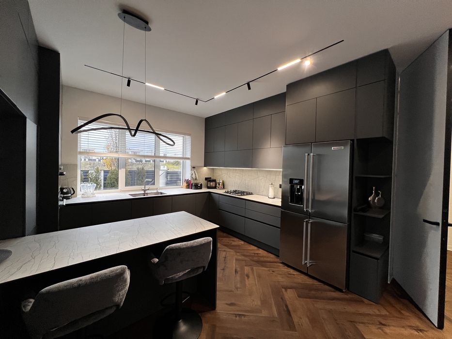 Будинок з басейном в Сокільниках