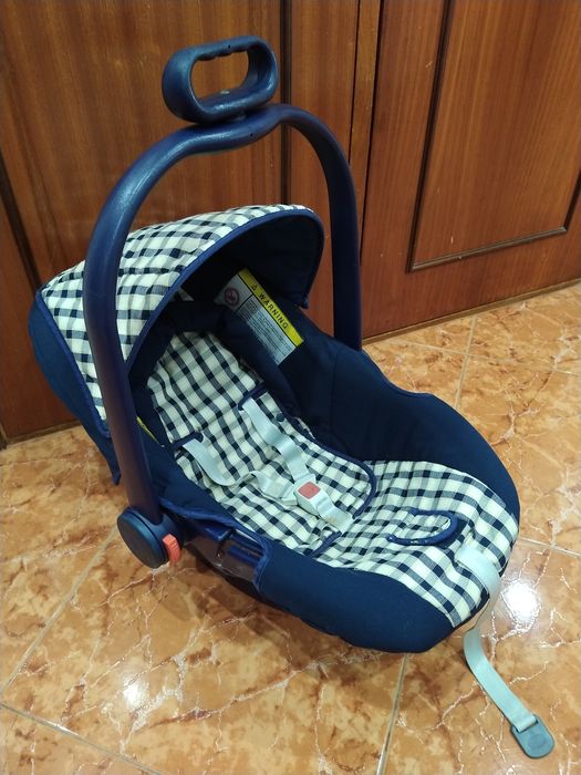 Ovo para bebé dos 0 - 13 kg com resguardo para a chuva quando casa.