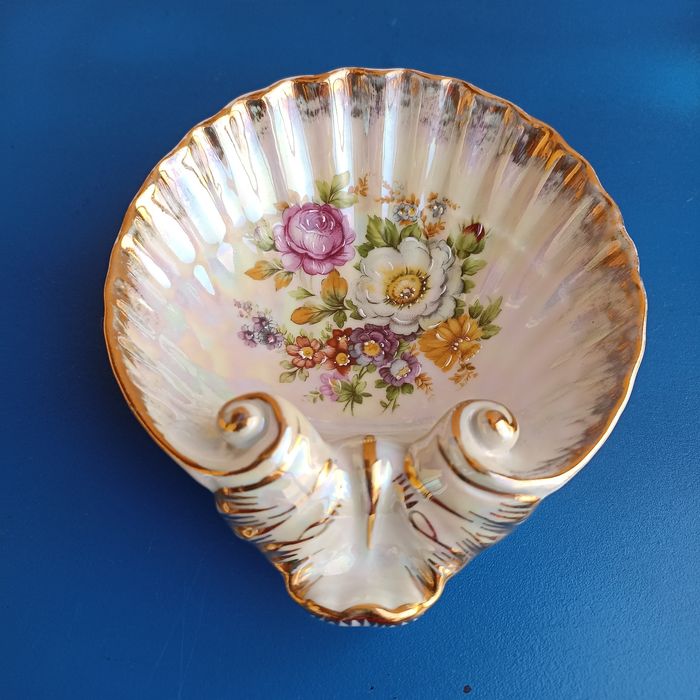 Concha em porcelana Artibus motivo floral