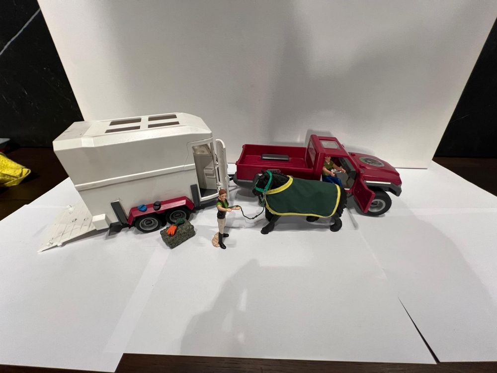 Schleich Pick Up z przyczepą dla konia 42346