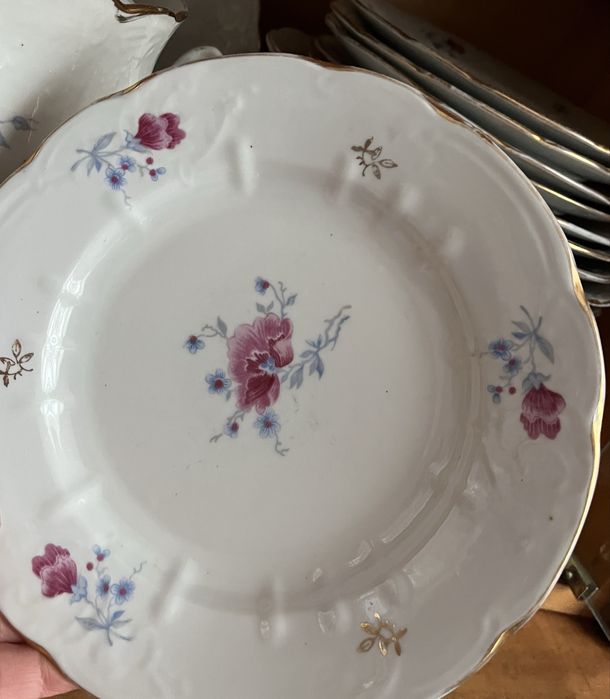 Продаю сервиз столовый на 6 персон