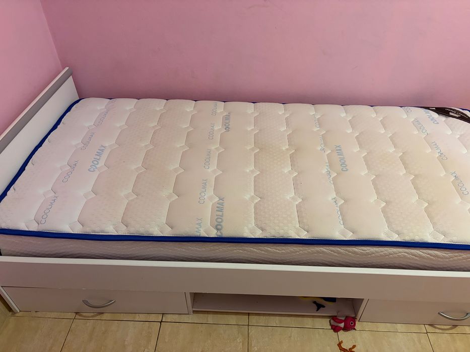 Vendo 2 camas infantis + estrado