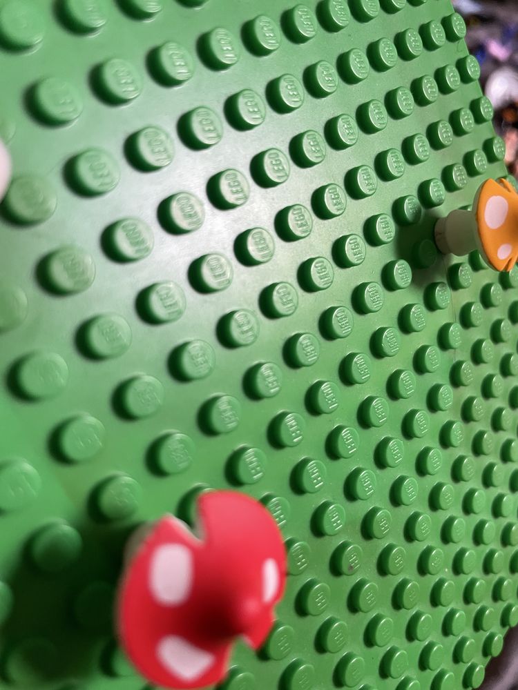 Lego дві коробки з фігурками Ninjago, Minecraft, SpongeBob і звичані