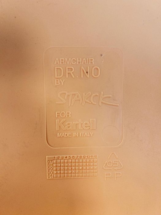 Par de cadeiras Kartell do modelo Dr. No de exterior Philippe Starck