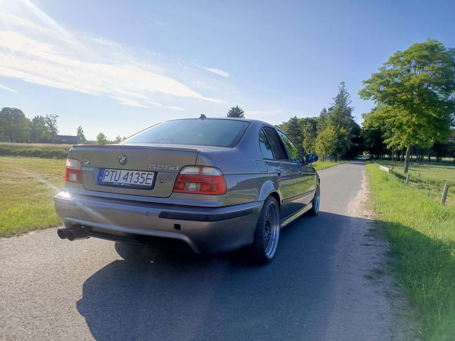 BMW E39 M pakiet 525d turbo hybryda dużo dodatków alu zima zamiana LED