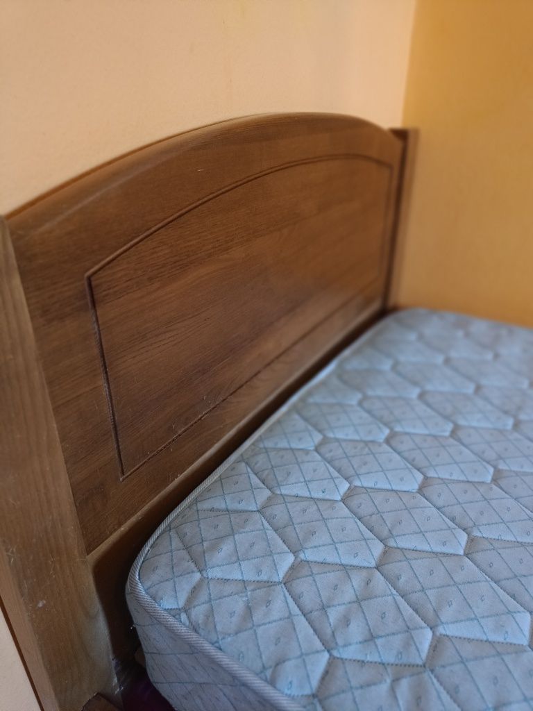 Cama com colchão em Madeira Pinho