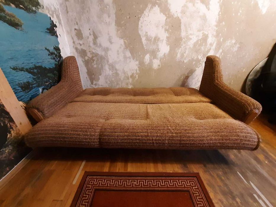 Диван розкладний. безкоштовно за самовивіз.