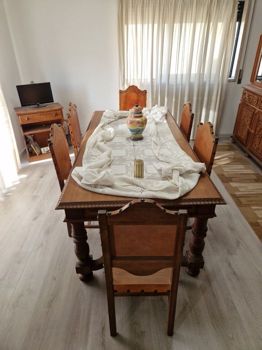 Conjunto de sala, mesa e 6 cadeiras em madeira socopira