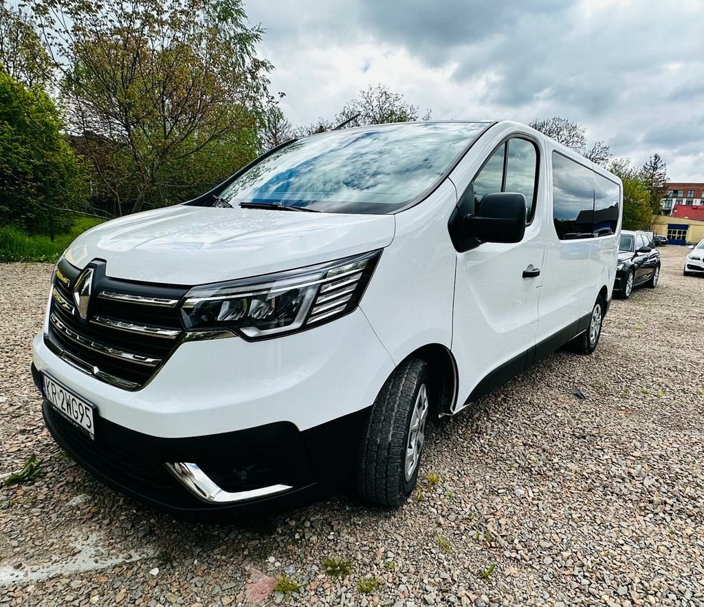 Wynajem busa 9 osobowego trafic long Kraków ul. Dobrego pasterza 45