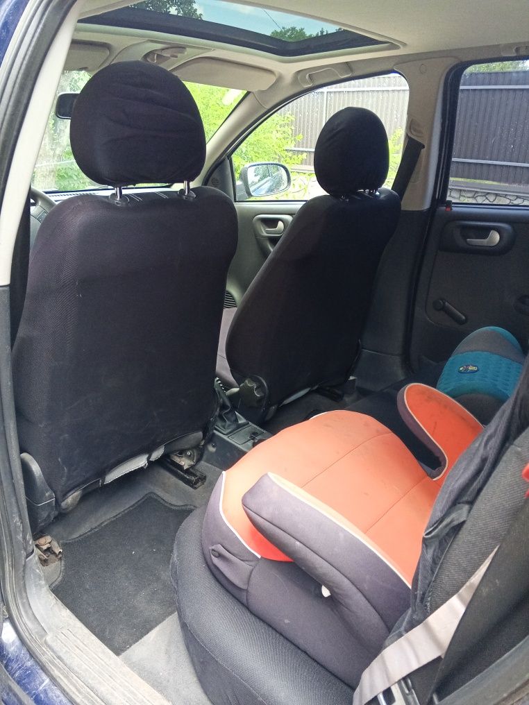 Opel corsa Автомат авто в жіночі руки