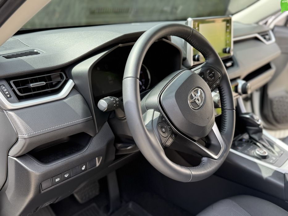 Офіційний ціленький Toyota Rav 4