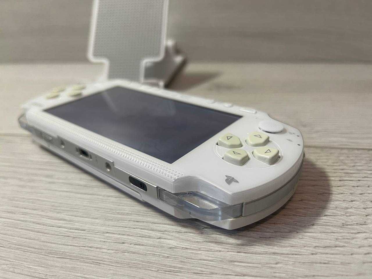 PSP Sony - біла 32GB +40 Ігор PlayStation Portable