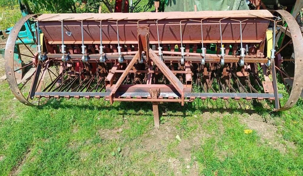 Сівалки 17,22,25 рядків, плуги 2-3 корпусні